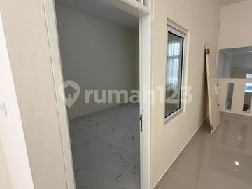 Dijual Rumah di Sektor 7C Gading Serpong 6X18