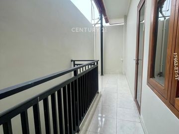 Disewakan Rumah Brandnew 2 Lantai Furnished Di Dalam Town House