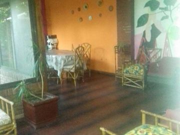 HERMOSO Y AMPLIO CHALET 2 PLANTAS.8 AMB 4 DORM.C/ FONDO Y GARAGE P/ 2 AUTOS. APTO CREDITO BANCARIO