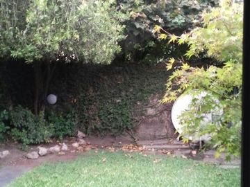 HERMOSO Y AMPLIO CHALET 2 PLANTAS.8 AMB 4 DORM.C/ FONDO Y GARAGE P/ 2 AUTOS. APTO CREDITO BANCARIO