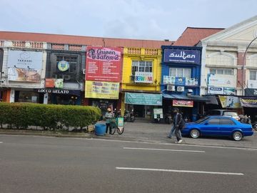 Disewakan Ruko Versailes BSD Lokasi Strategis Deretan Blenger Burger Dekat Sekolah Ora Et Labora, Cocok Untuk Usaha