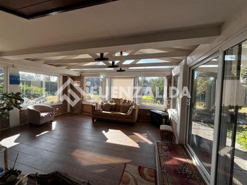Casa en venta de 11 dorm. en Calera de Tango