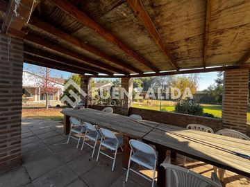 Casa en venta de 11 dorm. en Calera de Tango