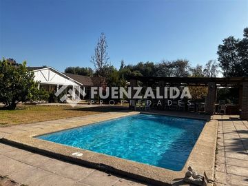 Casa en venta de 11 dorm. en Calera de Tango