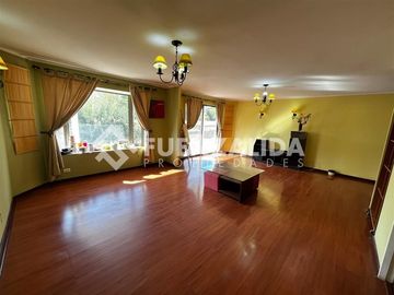 Casa en venta de 11 dorm. en Calera de Tango