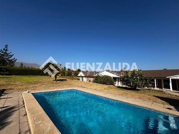 Casa en venta de 11 dorm. en Calera de Tango