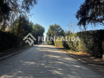 Casa en venta de 11 dorm. en Calera de Tango