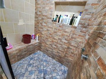 VENDO CASA AMPLIA 4 HABITACIONES EN LOS ALGARROBOS