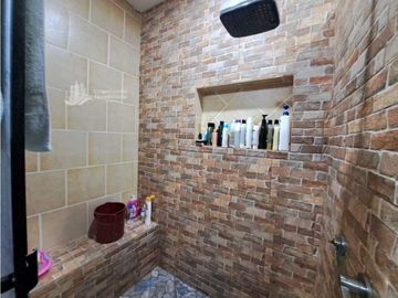 VENDO CASA AMPLIA 4 HABITACIONES EN LOS ALGARROBOS