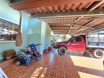 VENDO CASA AMPLIA 4 HABITACIONES EN LOS ALGARROBOS