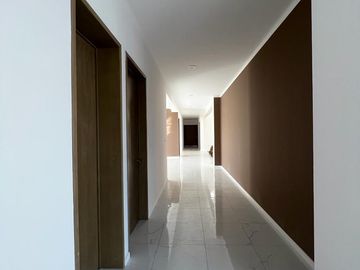 RESIDENCIA EN VENTA CAMPO DE GOLF TRES MARÍAS, ESPECTACULAR DISEÑO MODERNO CON JARDINES INTERIORES