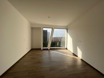 RESIDENCIA EN VENTA CAMPO DE GOLF TRES MARÍAS, ESPECTACULAR DISEÑO MODERNO CON JARDINES INTERIORES