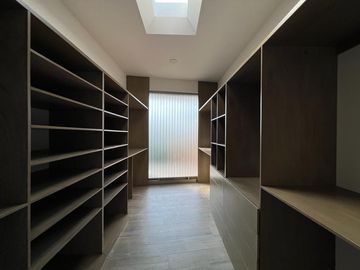 RESIDENCIA EN VENTA CAMPO DE GOLF TRES MARÍAS, ESPECTACULAR DISEÑO MODERNO CON JARDINES INTERIORES