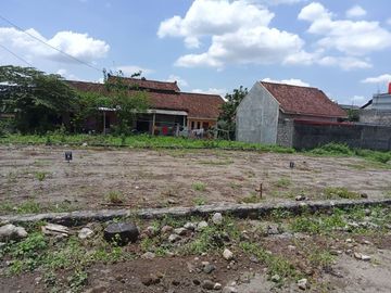 RUMAH 800 JUTAAN 2LT DEKAT STADION MAGUWOHARJO