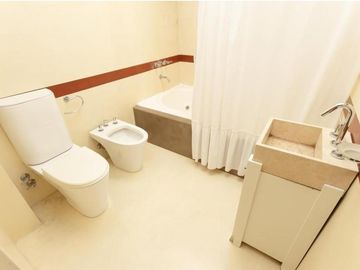 Venta Casa 5 Ambientes Parrilla ,Parque y Permuta Valentín Alsina
