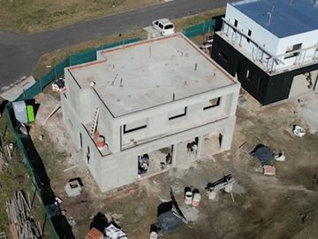 VENTA CASA  5 AMB. CHATEAU - PILAR - FINANCIACION