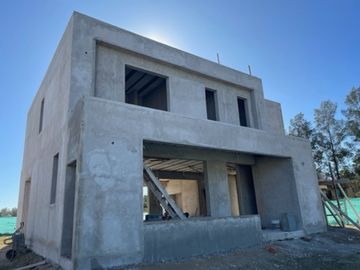 VENTA CASA  5 AMB. CHATEAU - PILAR - FINANCIACION