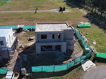 VENTA CASA  5 AMB. CHATEAU - PILAR - FINANCIACION