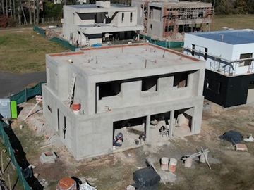 VENTA CASA  5 AMB. CHATEAU - PILAR - FINANCIACION