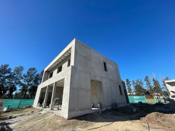 VENTA CASA  5 AMB. CHATEAU - PILAR - FINANCIACION