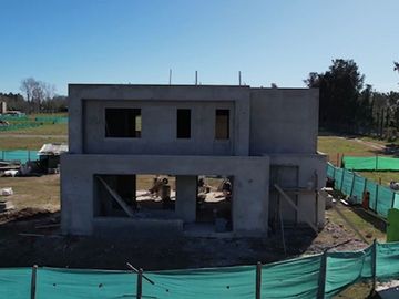VENTA CASA  5 AMB. CHATEAU - PILAR - FINANCIACION