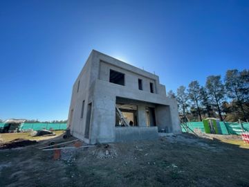 VENTA CASA  5 AMB. CHATEAU - PILAR - FINANCIACION