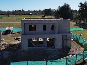 VENTA CASA  5 AMB. CHATEAU - PILAR - FINANCIACION
