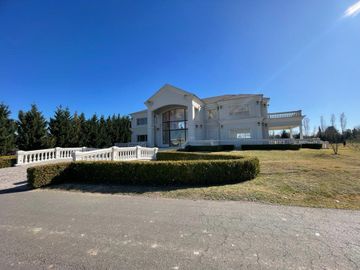 VENTA CASA  5 AMB. CHATEAU - PILAR - FINANCIACION