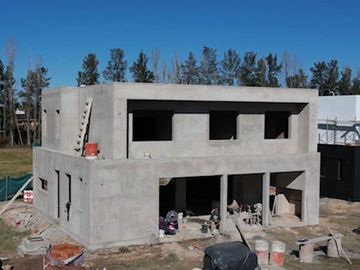 VENTA CASA  5 AMB. CHATEAU - PILAR - FINANCIACION