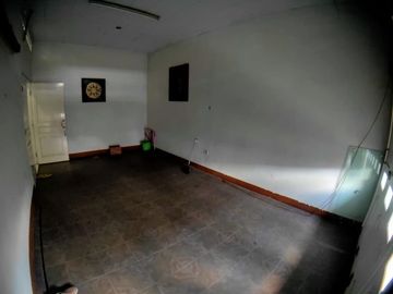 Rumah Larangan Utara Pinggir Jalan Cocok Usaha dan Kostan