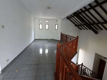 Rumah Terawat 2 Lantai Siap Huni Parahyangan Rumah Villa Gerlong Bandung