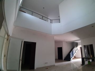 Rumah bisa untuk kantor Jalan Mangkunegara semi furnished