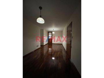 🌟 Venta Departamento flat de 79.25m2 en Condominio las Colinas del Prado Álamos de Monterrico, Santiago de Surco 🌟

✅ Características:
- 🛌 3 Habita