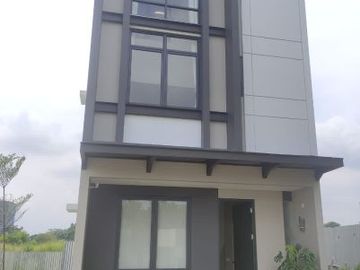 Rumah Mewah 3 Lantai Bsdcity Latinos Business District Harga Murah