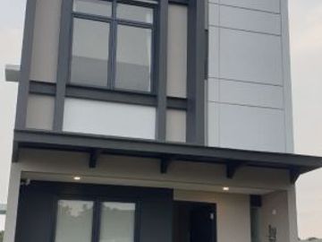 Rumah Mewah 3 Lantai Bsdcity Latinos Business District Harga Murah