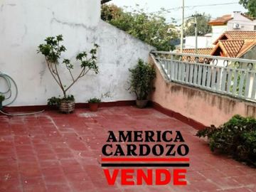 Casa + 2 locales en Paso del Rey