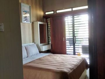 Rumah second 1,5 lt semi furnished di Beji Depok