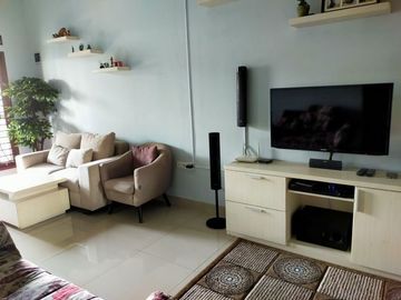 Rumah second 1,5 lt semi furnished di Beji Depok