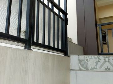 Rumah second 1,5 lt semi furnished di Beji Depok