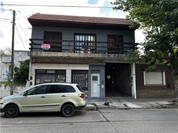 Local con Vivienda en Venta