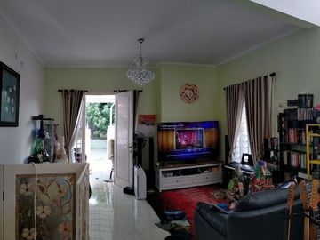 Rumah Hoek Cantik di Cluster Aralia Harapan Indah Bekasi