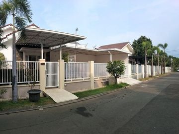 Rumah Hoek Cantik di Cluster Aralia Harapan Indah Bekasi