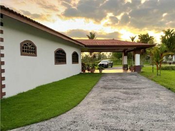VENDO FINCA DE 22 HECTAREAS CON HERMOSA CASA BUGABA