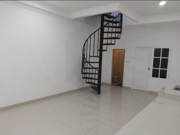 Rumah Hoek, SHM, jual dibawah harga apraisal, di Kemang, Jakarta Selatan