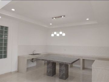 Rumah Hoek, SHM, jual dibawah harga apraisal, di Kemang, Jakarta Selatan