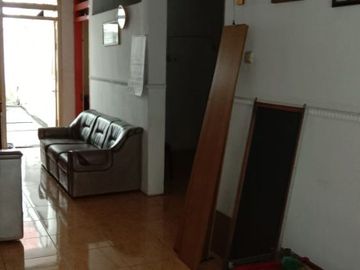 Dijual Cepat Rumah Bangunan 2 Lantai di Jl. Dukuh Kupang, Surabaya Barat