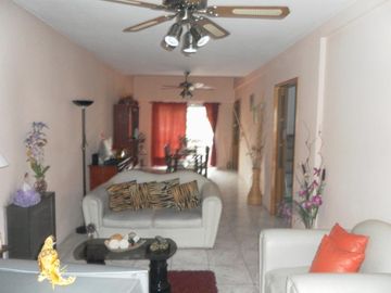 CASA DE 4 AMBIENTES, PH EN PLANTA ALTA DE 2 PLANTAS. ¡¡¡ ESTADO IMPECABLE