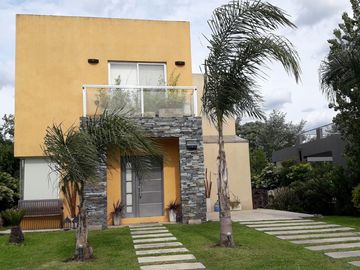 Divina casa 4 ambientes en Haras María Victoria