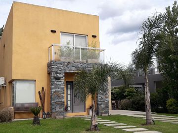 Divina casa 4 ambientes en Haras María Victoria
