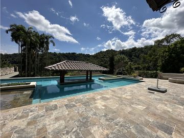 Valle Escondido Mansión
